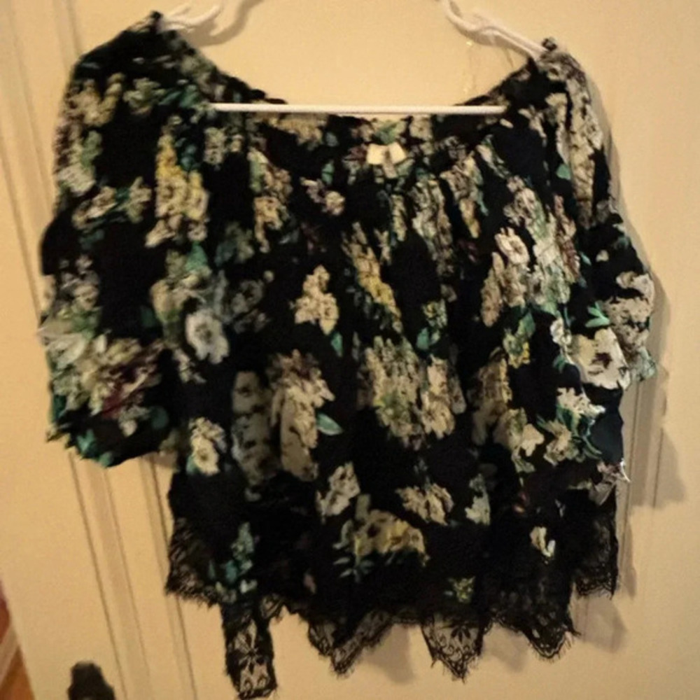Umgee Floral scoop Neck Off the Shoulder Puff Sleeve lace size medium